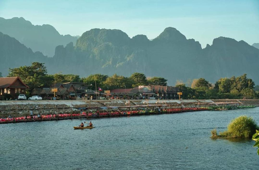 Vang Vieng Th Central Park Hotel מראה חיצוני תמונה