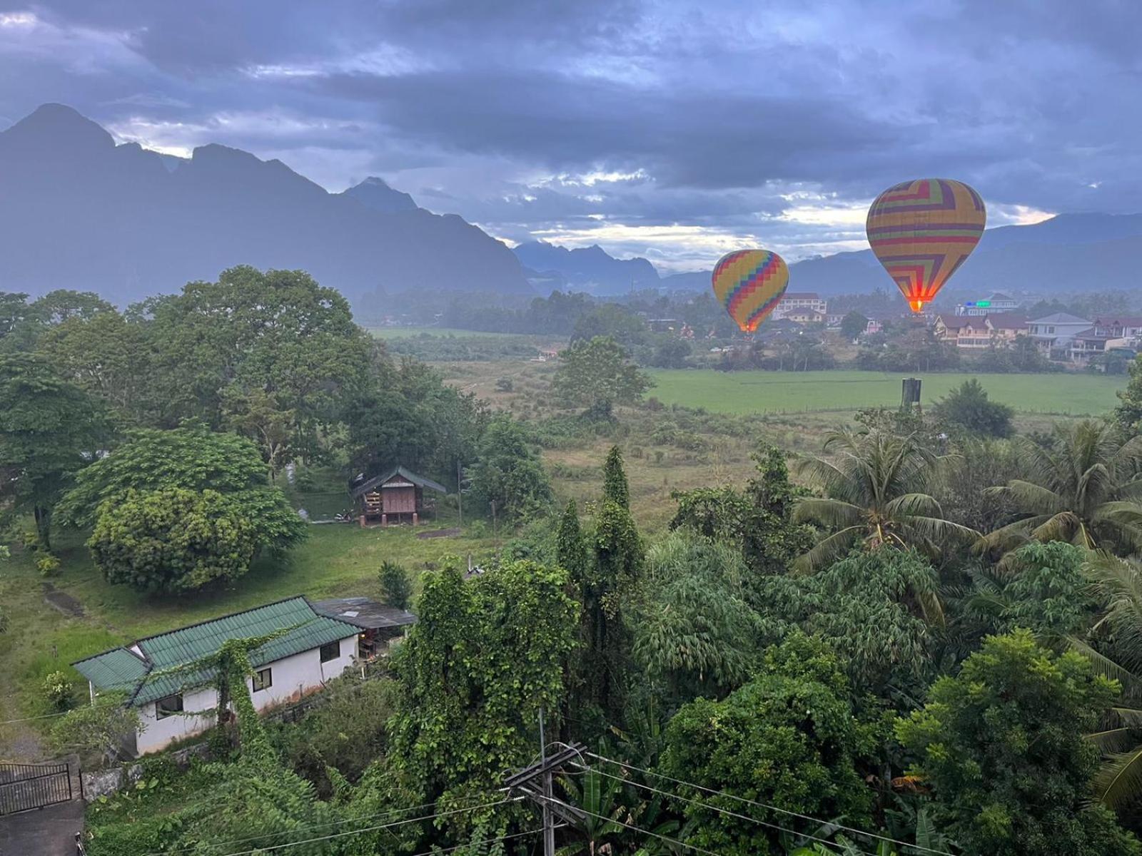 Vang Vieng Th Central Park Hotel מראה חיצוני תמונה