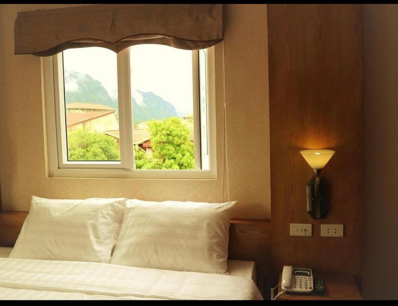 Vang Vieng Th Central Park Hotel מראה חיצוני תמונה